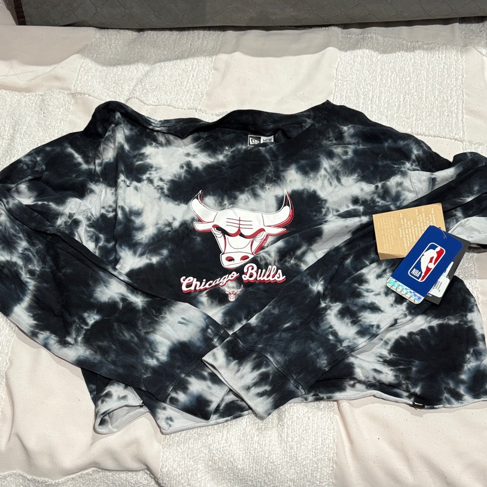 NBA Chicago Bulls Black and White Tie-Dye Sweatshirt